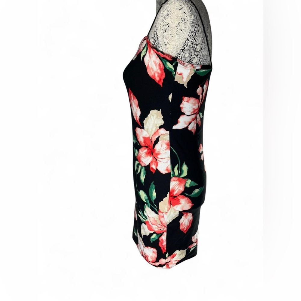 Chic Strapless Floral Dress in Black and Pink - Picture 3 of 6